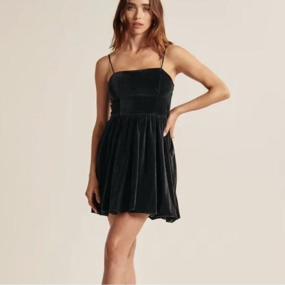 Abercrombie & Fitch Dresses & Skirts - Abercrombie Fitch Soft Velvet Spaghetti Bubble Hem Mini Dress Black sz M